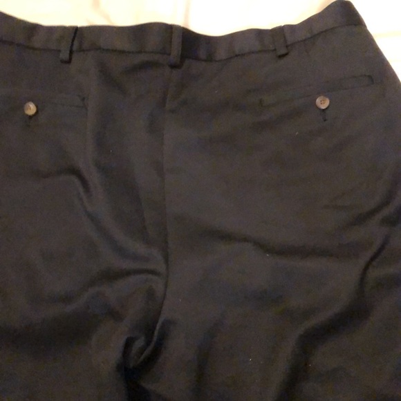 HAGGAR MEN’S DARK NAVY GOLF DRESS SHORTS - NWOT SIZE 42 WAIST 9 1/2” INSEAM #087 - Picture 2 of 8